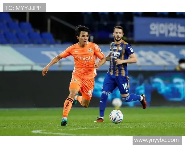 光州足球队迎战全北现代队争夺联赛冠军荣耀的激烈对决 光州足球队迎战全北现代队争夺联赛冠军荣耀的激烈对决